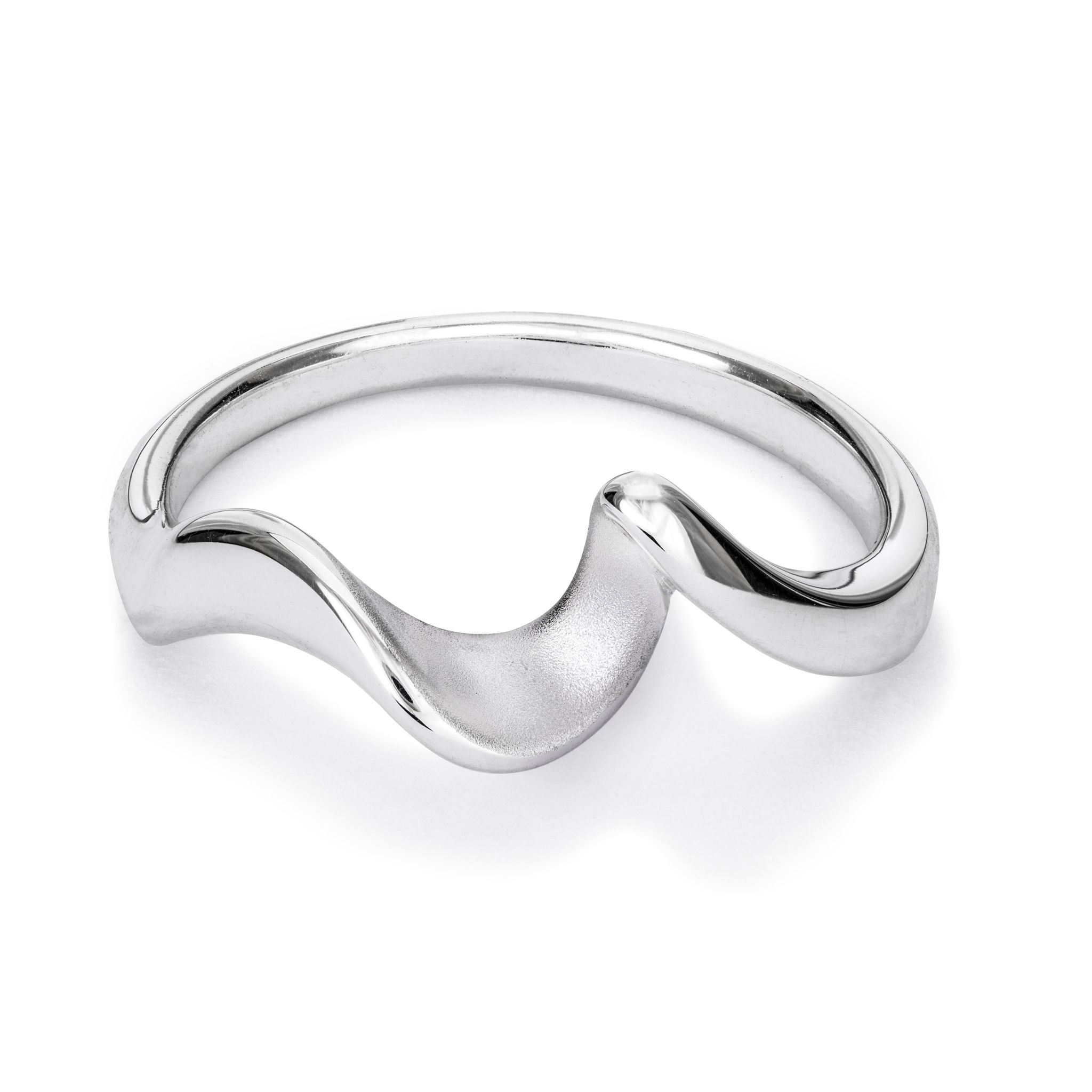 Ring i &auml;kta silver med v&aring;gig form, 20.0