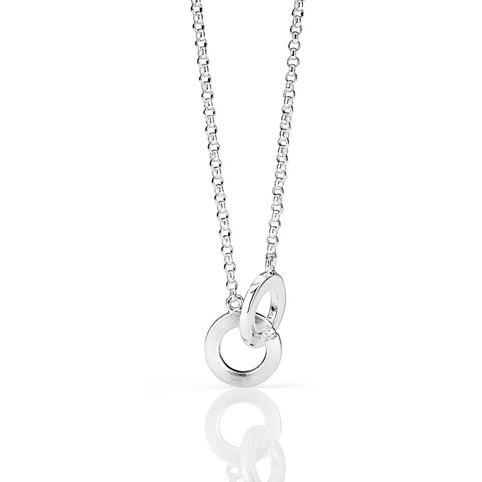 Halsband i &auml;kta silver